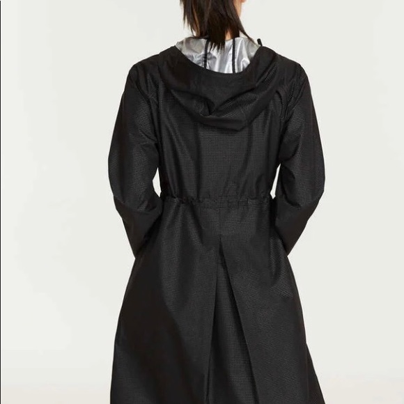 Long jacket - lightweight and packable. - Picture 3 of 8